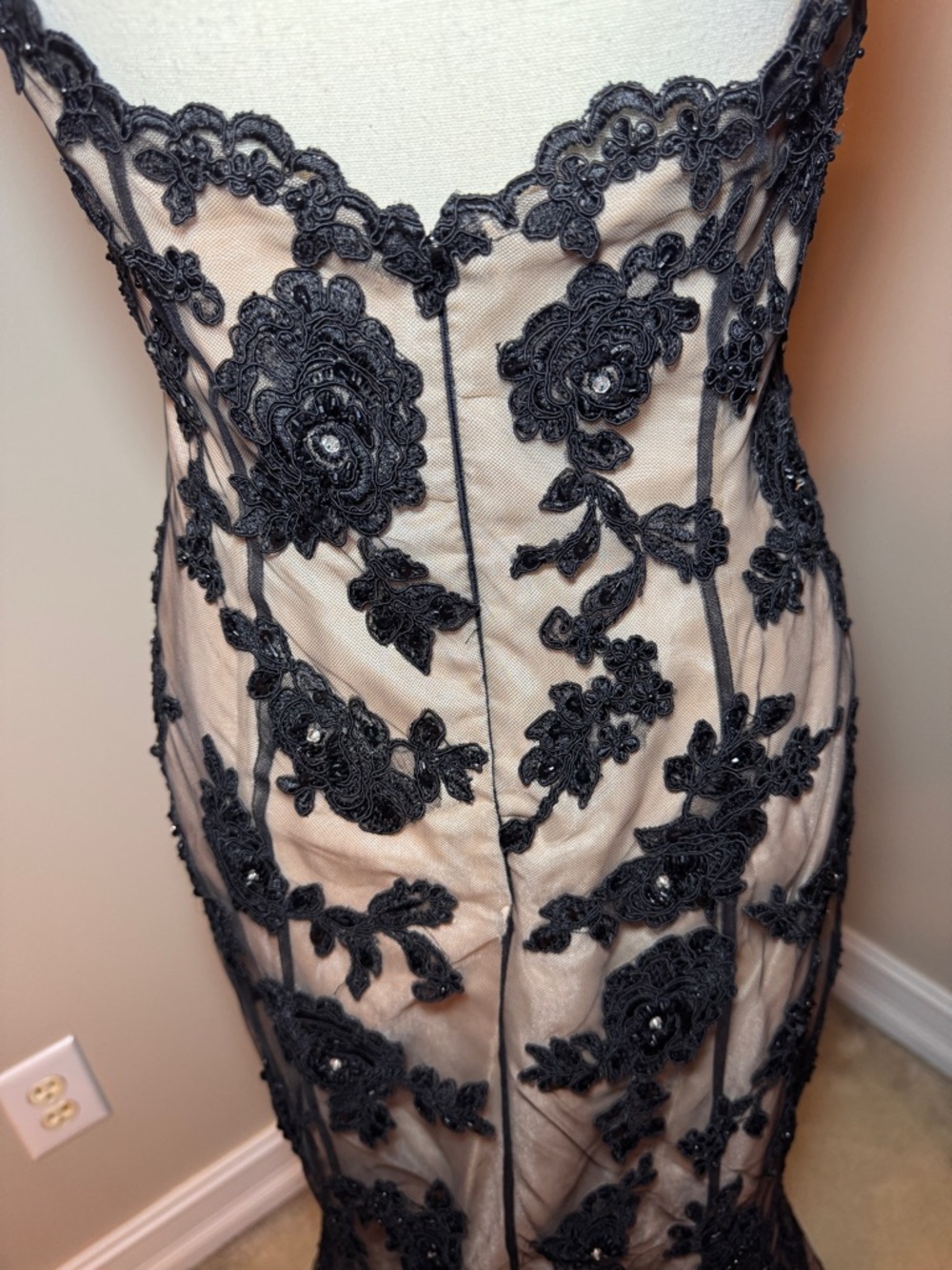 Jovani Black Lace Nude Illusion Mermaid Gown Halter Backless Formal Dress Size 6 - Picture 3 of 6